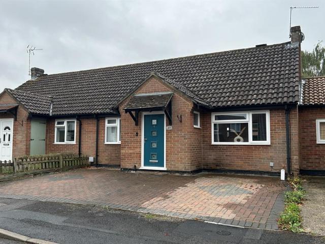 Lychpit Basingstoke RG24 2 bed bungalow to rent £1,695 pcm £391 pw