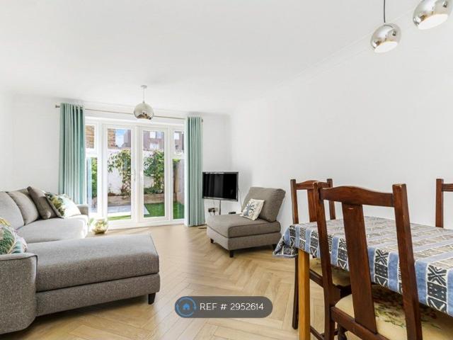 Lydden Grove, London SW18, 2 bed terraced house to rent, £2,675 pcm | PrimeLocation
