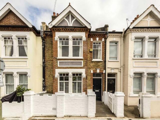 Lydden Grove, London SW18 4 bed terraced house to rent £4,000 pcm £923 pw