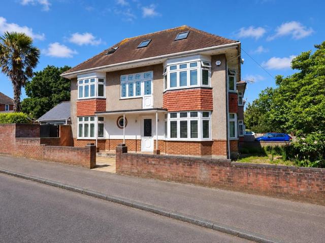 Lydford Road, Bournemouth BH11 6 bed detached house to rent £3,600 pcm £831 pw