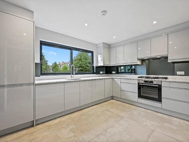 Lydford Road, London, NW2 3 bed house to rent £3,000 pcm £692 pw