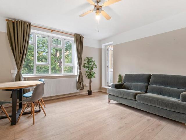 Lydgate House, Mayville Estate. 4 bed flat to rent £4,500 pcm £1,038 pw