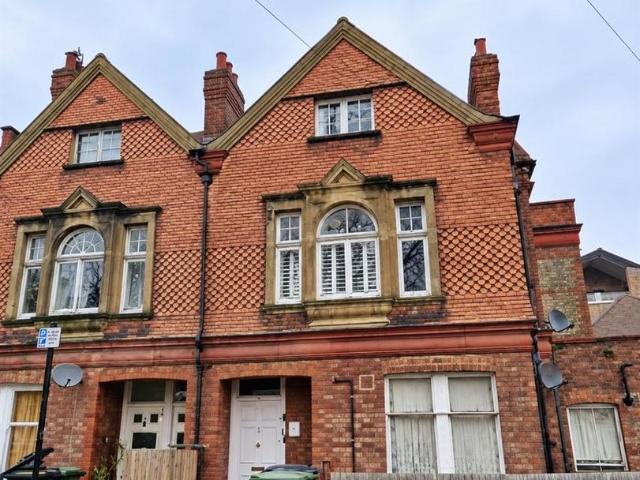 Lydhurst Avenue, London 2 bed flat to rent £2,250 pcm £519 pw