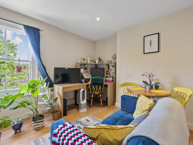 Lydia Court, Kingston upon Thames KT1 Studio to rent £1,150 pcm £265 pw
