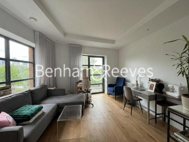 Lyell Street, Canary Wharf E14 2 bed apartment to rent £2,900 pcm £669 pw