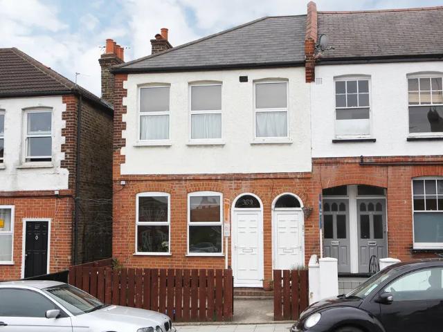 Lyham Road, London SW2, 2 bed maisonette to rent, £2,100 pcm | PrimeLocation