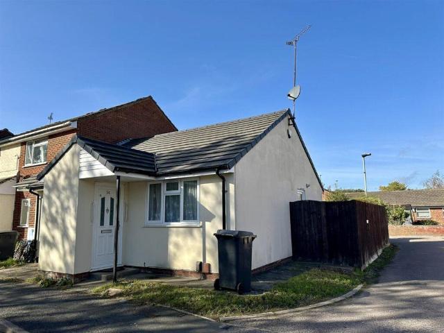 Lyle Close, Leicester LE4 2 bed semi detached house to rent £1,000 pcm £231 pw
