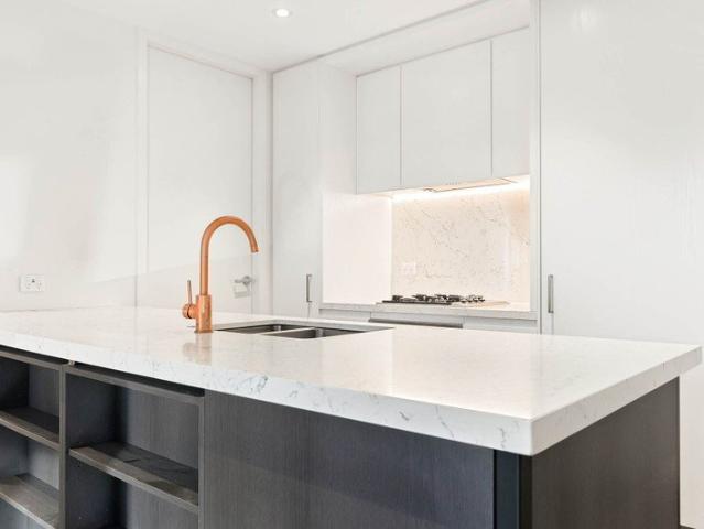 Lyrique Luxury Where City Buzz Meets Coastal Calm