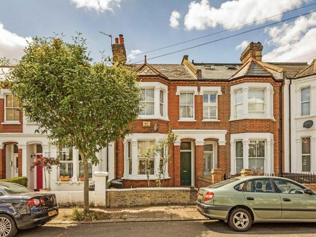 Lysias Road, London SW12 3 bed house to rent £3,950 pcm £912 pw