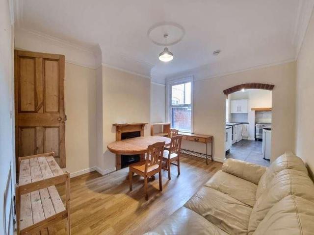 Lytton Road, Leicester, LE2