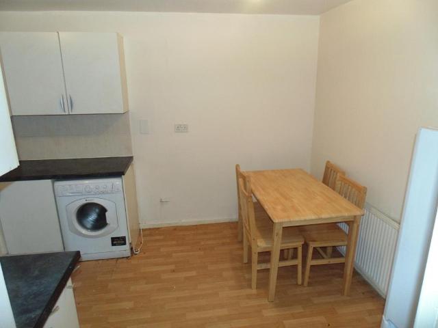 Lytchet Way, Enfield EN3 4 bed maisonette to rent £2,100 pcm £485 pw