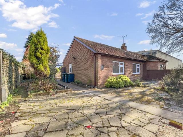 Lythalls Lane, Coventry, CV6 2 bed semi detached bungalow to rent £1,000 pcm £231 pw