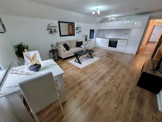 M20 2 Bed Penthouse Available from 21st October