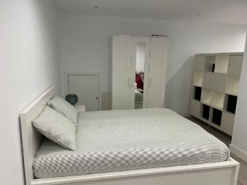 M&M INMOBILIARIA Estudio en alquiler en Núcleo Urbano por 1.200 €/mes A25 P453