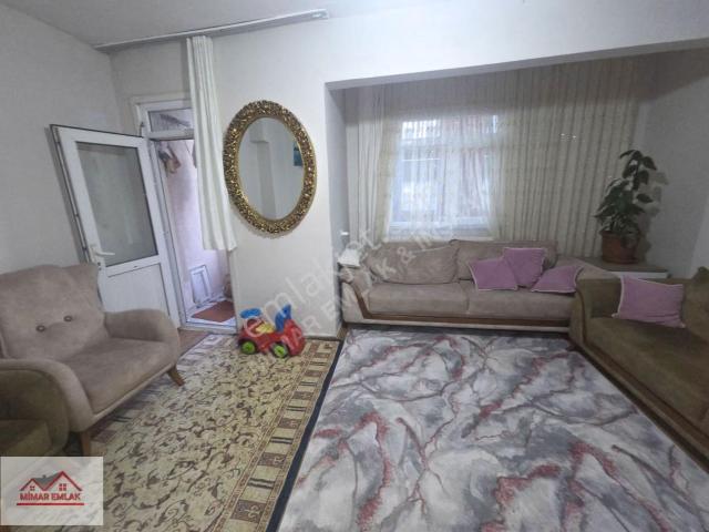 M.akif'de Satılık Az Katlı 1+1 80m² Merkezi Yerde 3.kat Daire!