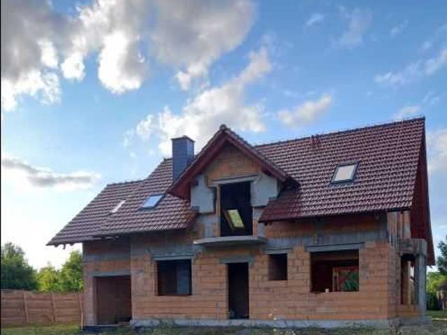 Dom z dużą halą w Męcince – idealny na warsztat