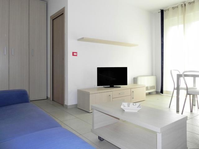 M. DEL PILONE – Monolocale mq. 40