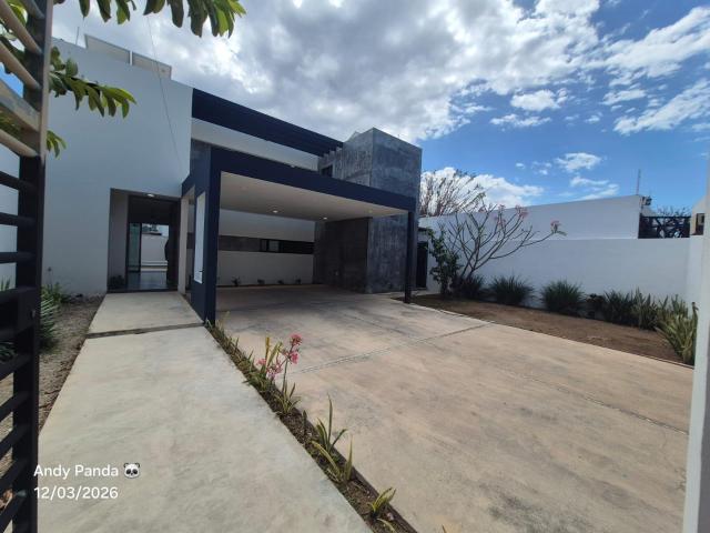 ?m?s ESPACIO? Casa 4 Habitaciones, una en planta BAJA, piscina y cochera techada entrega inmediata