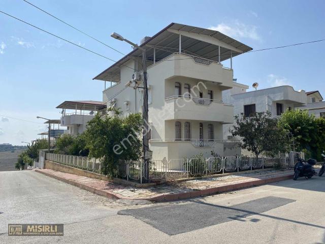 Mısırlı Gayrimenkulden Petek Sitesinde Satılık Villa
