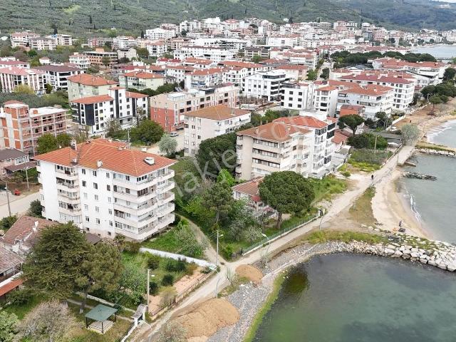 Mısırlı'dan Denize Sıfır Site'de Deniz Manzaralı Daire 114m2