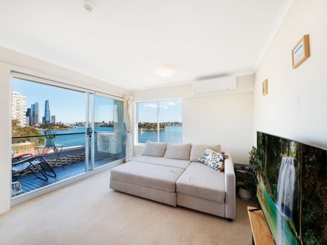 McMahons Point, 50/90 Blues Point Road