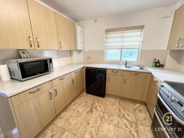 McNair Road, SOUTHALL UB2 2 bed flat to rent £1,850 pcm £427 pw