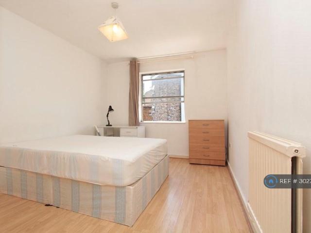 Mccoid Way Borough Road, London, SE1 1 bed in a house share to rent £1,050 pcm £242 pw