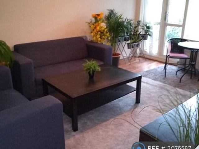 Mcconnell House, London, SW8 2 bed flat to rent £2,200 pcm £508 pw