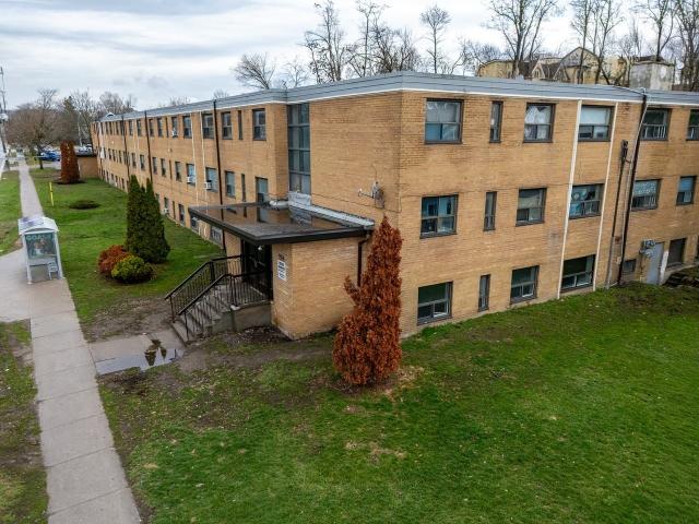 McDonnel Apartments 2 Bedroom Apartment for Rent at 294 Mcdonnel St, Peterborough, ON K9H 2W8 North Central