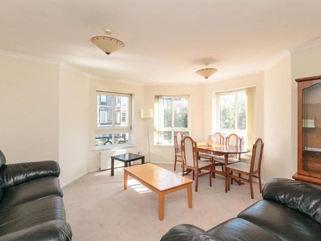McDonald Road, Edinburgh, EH7 2 bed flat to rent £1,490 pcm £344 pw
