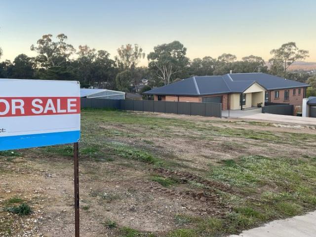 McKenzie Hill Titled Block With Stunning Views
