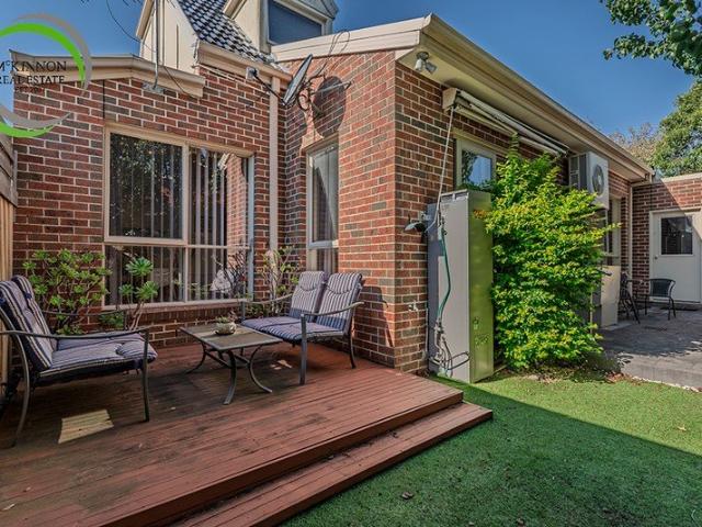 McKinnon School Zone townhouse in Central Bentleigh