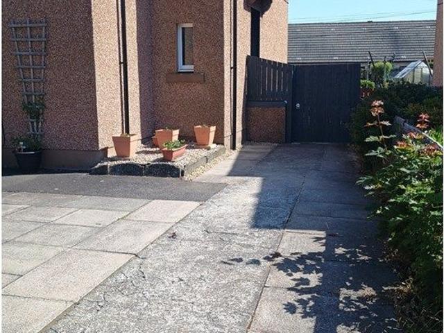 Mckinlay Crescent, Irvine KA12, 2 bed flat to rent, £750 pcm | PrimeLocation