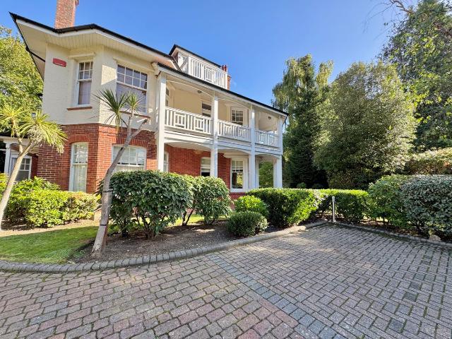 Mckinley Road, Bournemouth BH4, 2 bed flat to rent, £1,500 pcm | PrimeLocation