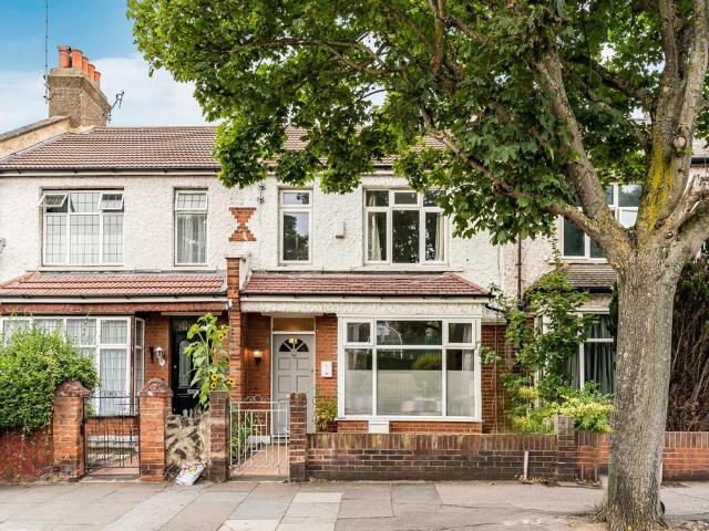 McLeod Road, London, SE2 3 bed terraced house to rent £2,150 pcm £496 pw