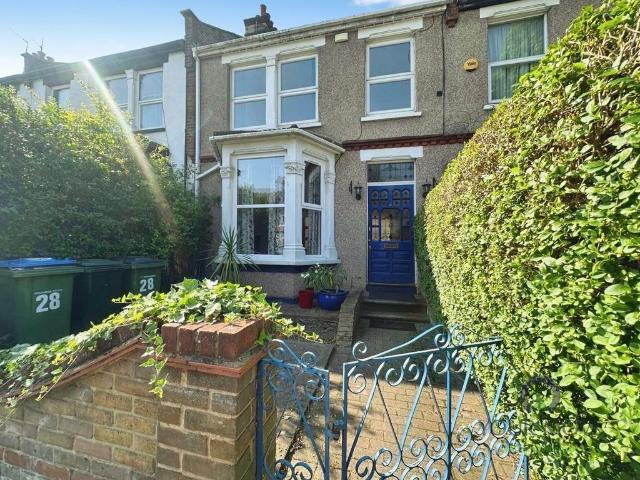 McLeod Road, London SE2 4 bed terraced house to rent £2,500 pcm £577 pw