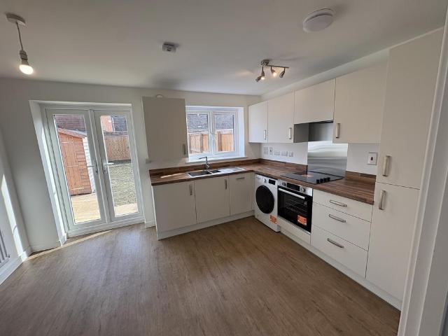 McStay Close, Widnes, WA8 3 bed semi detached house to rent £1,570 pcm £362 pw