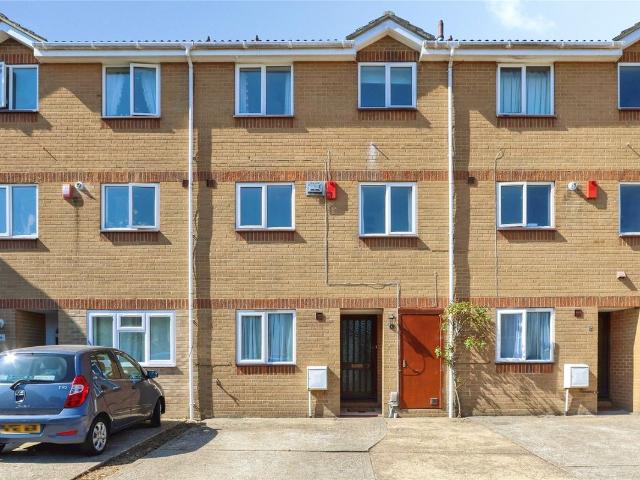 Mcwilliam Close BH12, 6 bed terraced house to rent, £3,857 pcm | PrimeLocation