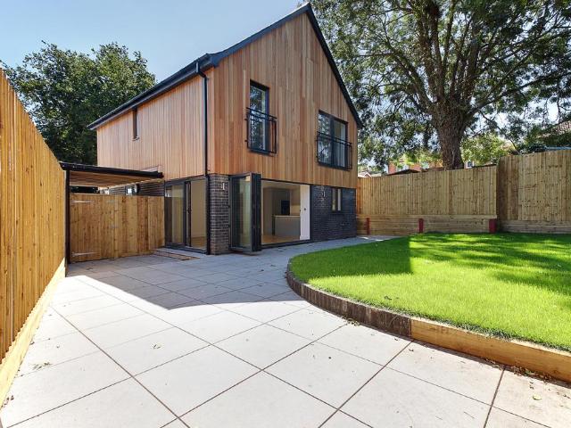 McWilliam Road, Bournemouth BH9 4 bed detached house to rent £2,400 pcm £554 pw