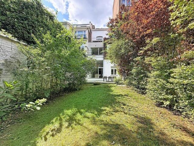 MA CAMPGANE: 3 bedroom garden level duplex + garden!