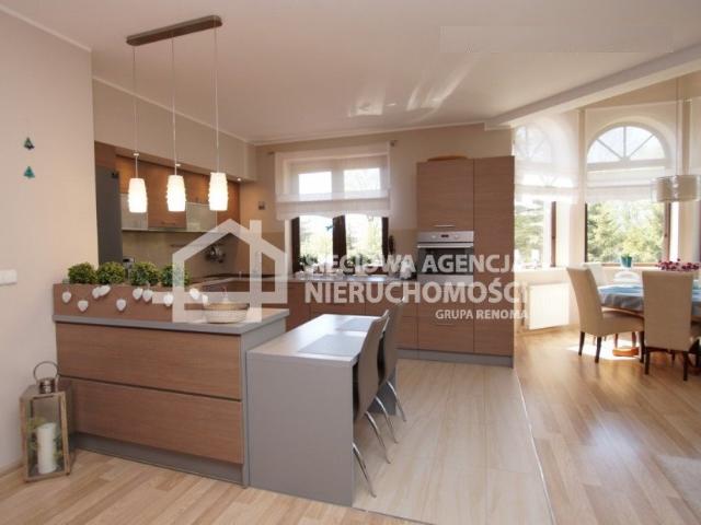 Przestronny dom 203 m² z garażem i dużą działką