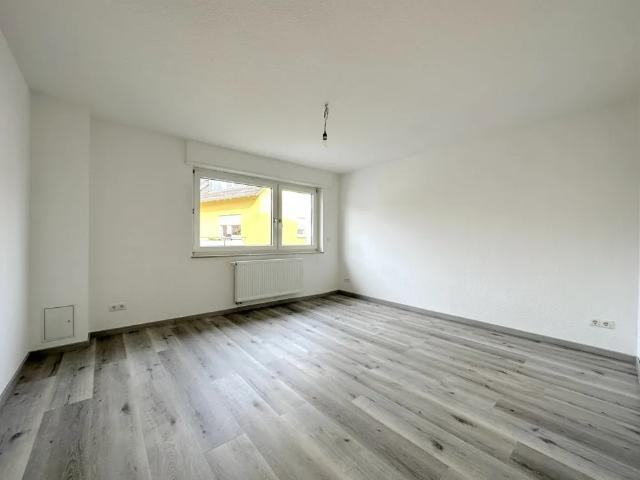 MA Sandhofen Vollständig renovierte 2 ZKB im 1. OG von einem 5 FH