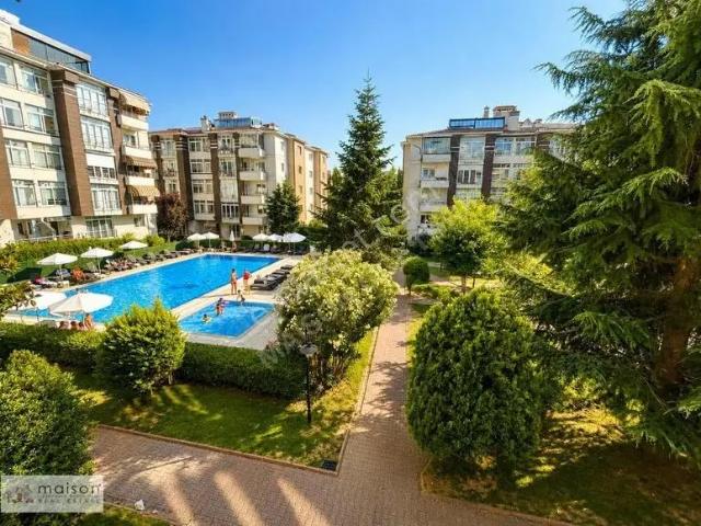 Maıson Göktürk Bentler Sitesi'nde Havuz Cepheli 3+1 Satılık Dair