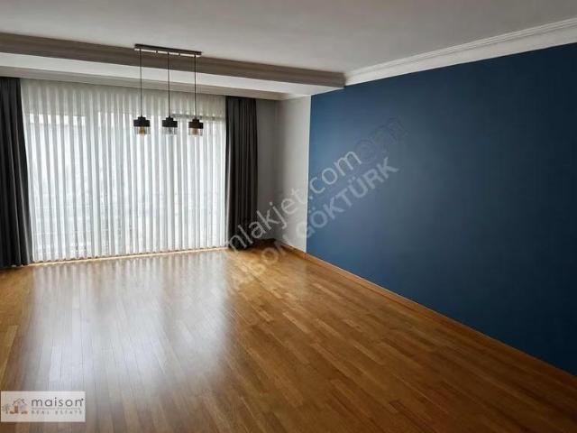 Maıson Göktürk Palms Residence'da Satılık 1+1havuz Cepheli Daire
