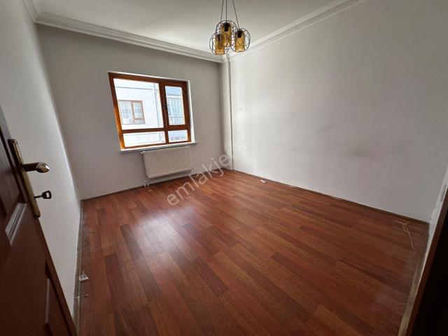 Mamak Duralı Alıç’da 3+1 Kiralık Yapılı Daire Cadde Yakını