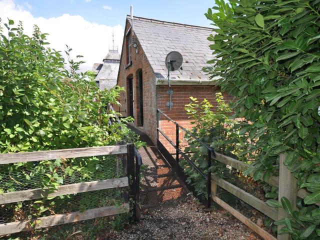 Manton, Marlborough 3 bed apartment to rent £1,450 pcm £335 pw