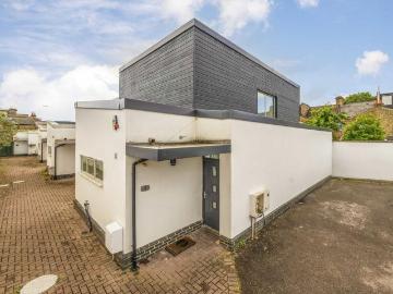 Manuka Close, London W7 4 bed house to rent £3,500 pcm £808 pw