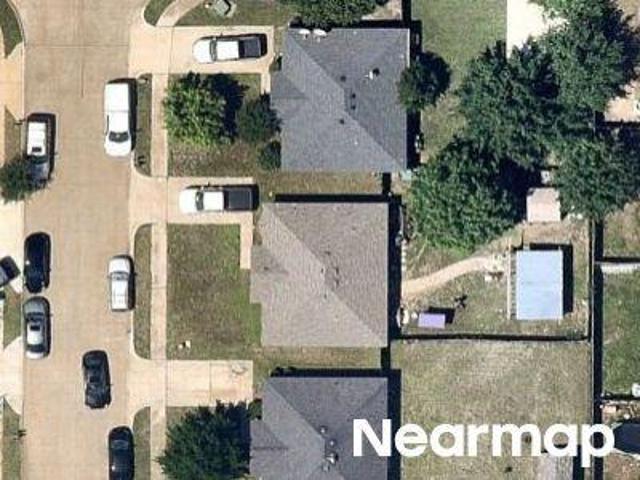 Many Oaks Dr