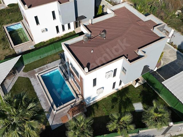 MANZARAGÜVENLİK400 M2BAHÇEÖZEL HAVUZOTOPARKMODERNYENİLÜXTAMAMI MÜSTAKİL