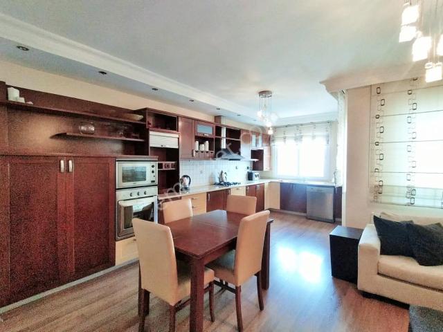 Manzaraya Uyanın! Güzelyalı'da Göl Manzaralı 4+1 Satılık Daire